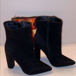 SOLD Black point toe booties